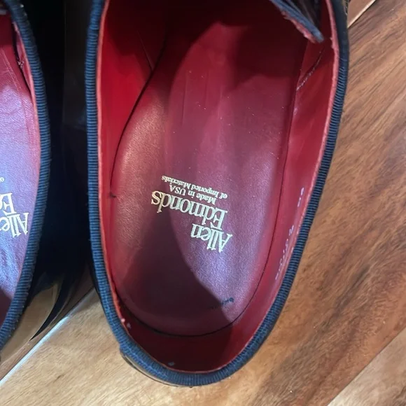 Men’s shoes Allen Edmond’s shoes size 9 1/2
Good condition
Classy, shiny, black - Picture 3 of 7